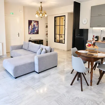 Апартамент Euphoria Estate *