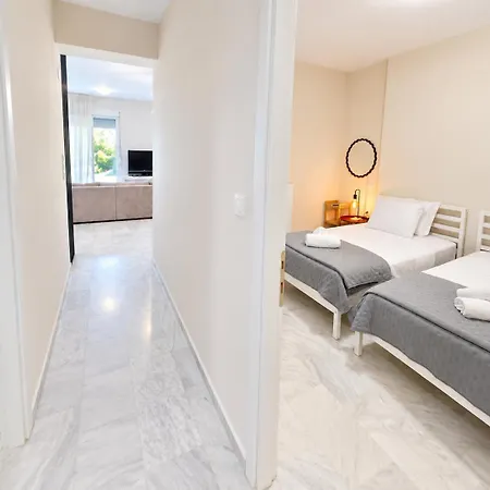 Апартамент Euphoria Estate